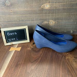 Womens Crocs Lina Blue Pumps Slip On Wedge Heeled Rubber Shoes Size 6 M GUC‎